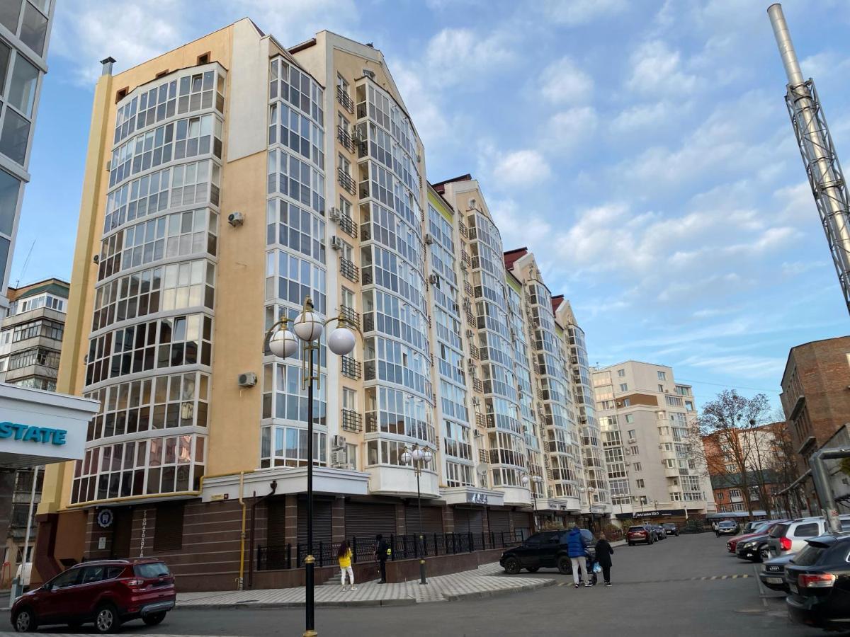 Світлі Апартаменти В Самому Центрі Біля Корпусного Парку - Мережа Helen 폴타바 외부 사진